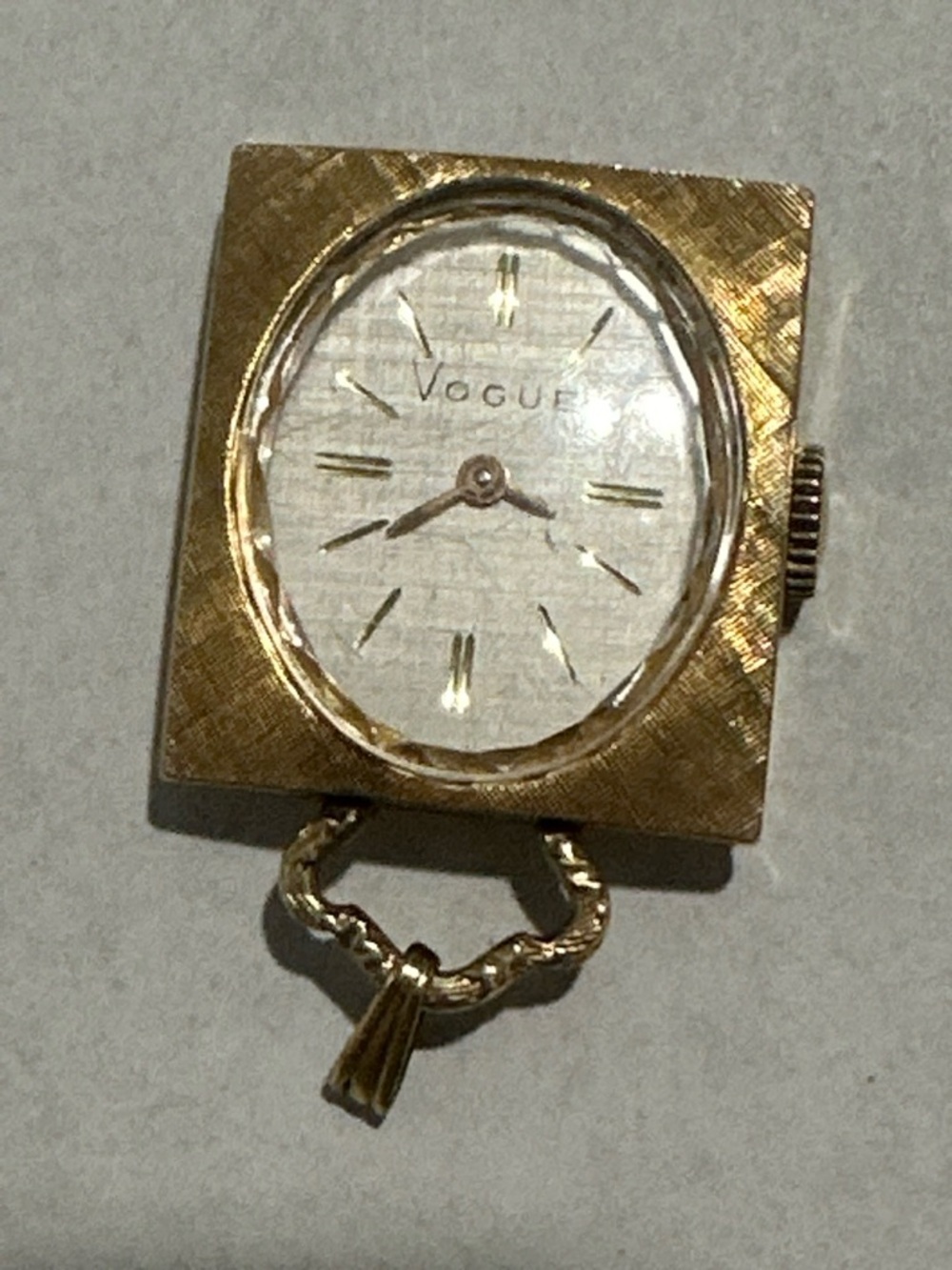 Vintage 10k GF Vogue Art Deco pendant watch
Requires Battery